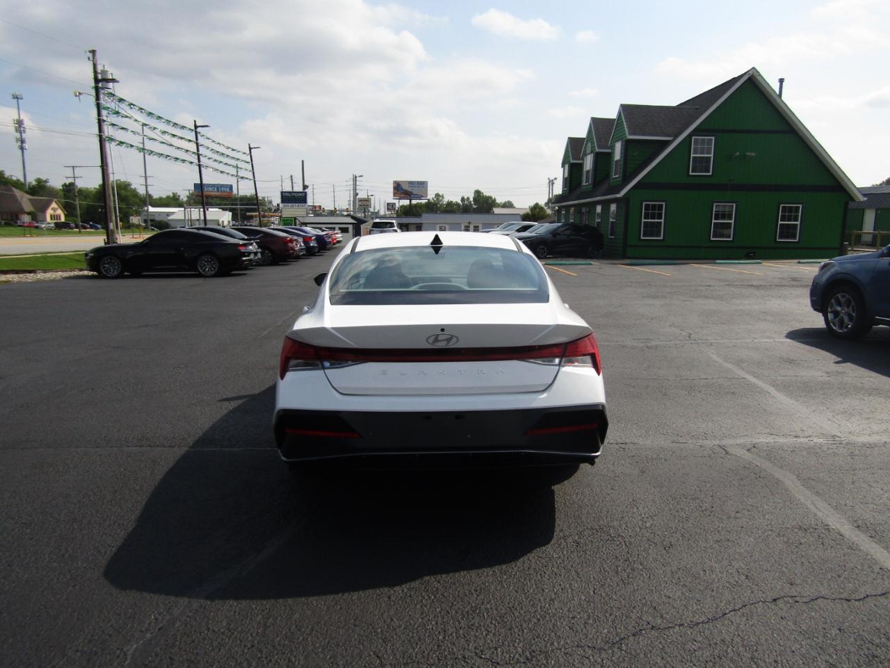 Hyundai Elantra SEL 2024