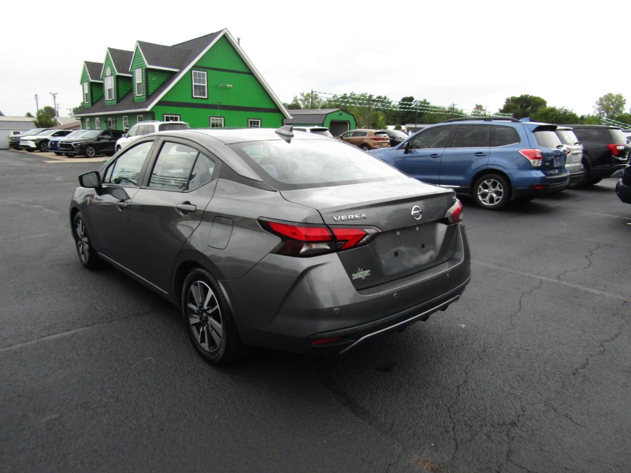 Nissan Versa SV 2021