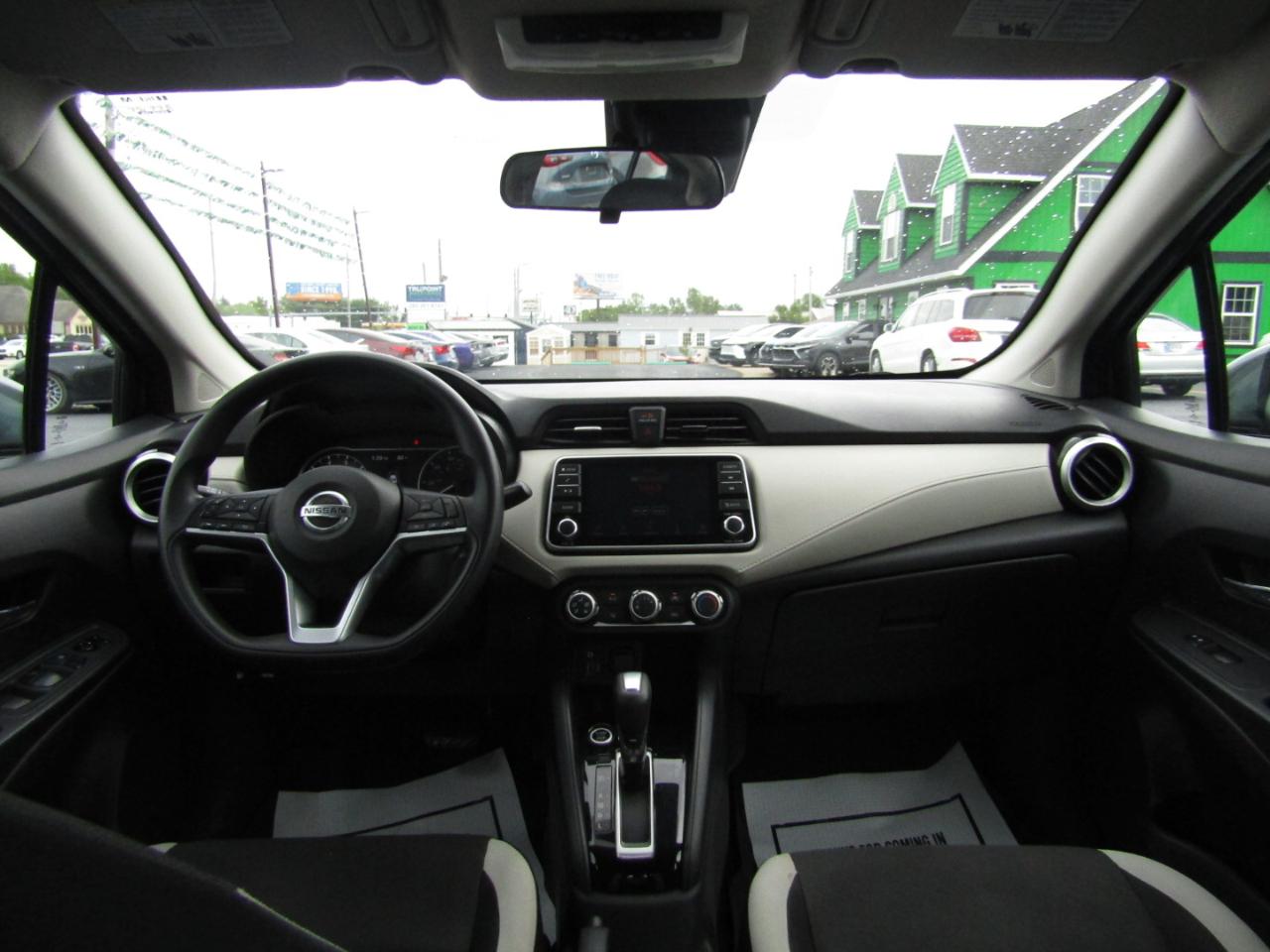 Nissan Versa SV 2021