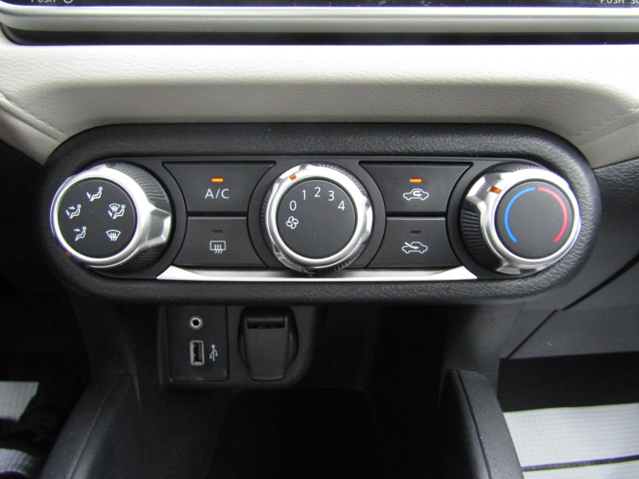 Nissan Versa SV 2021