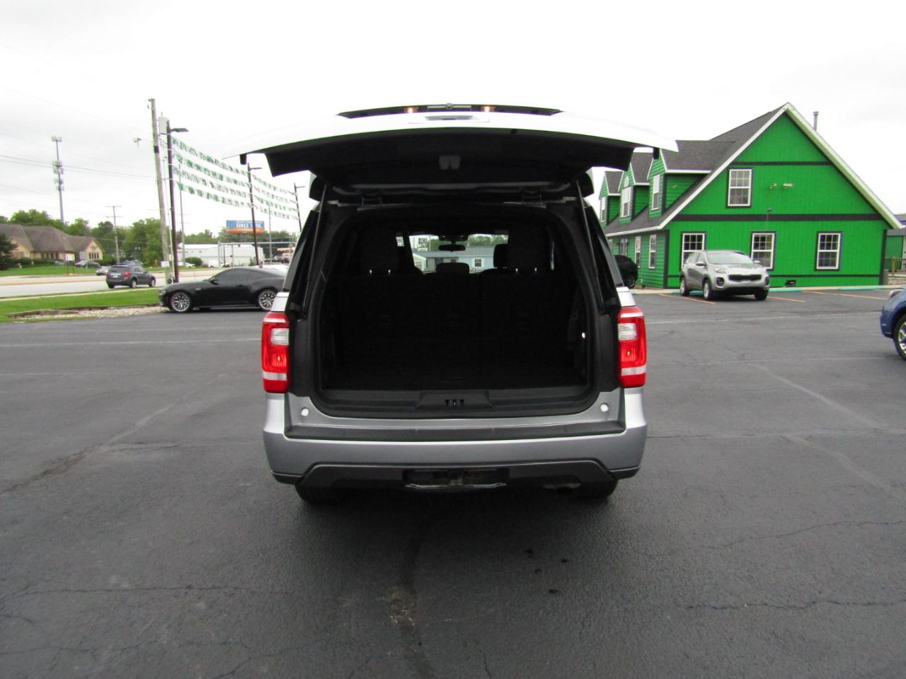Ford Expedition  2021