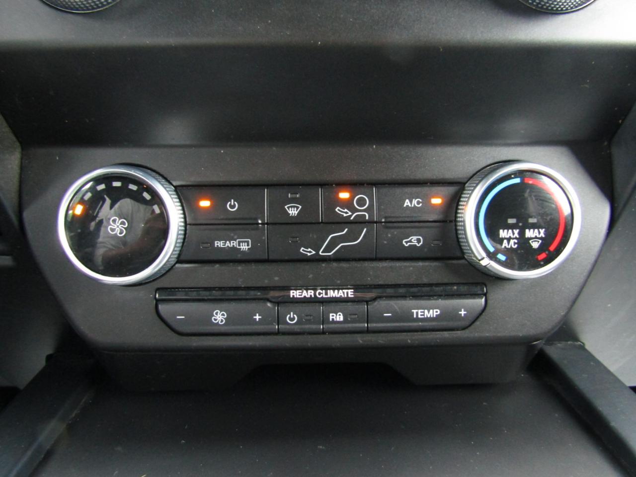 Ford Expedition  2021
