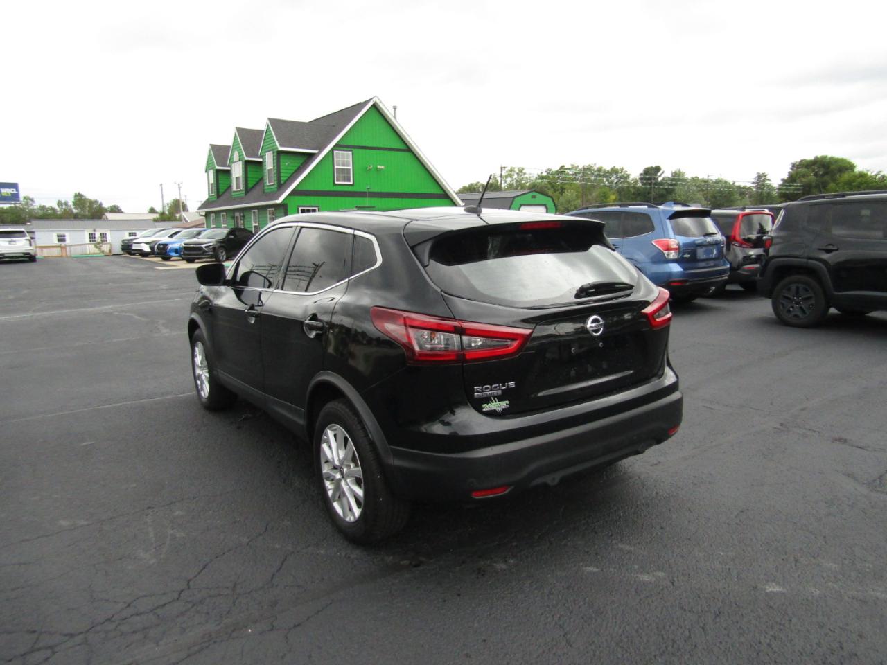 Nissan Rogue Sport S 2021