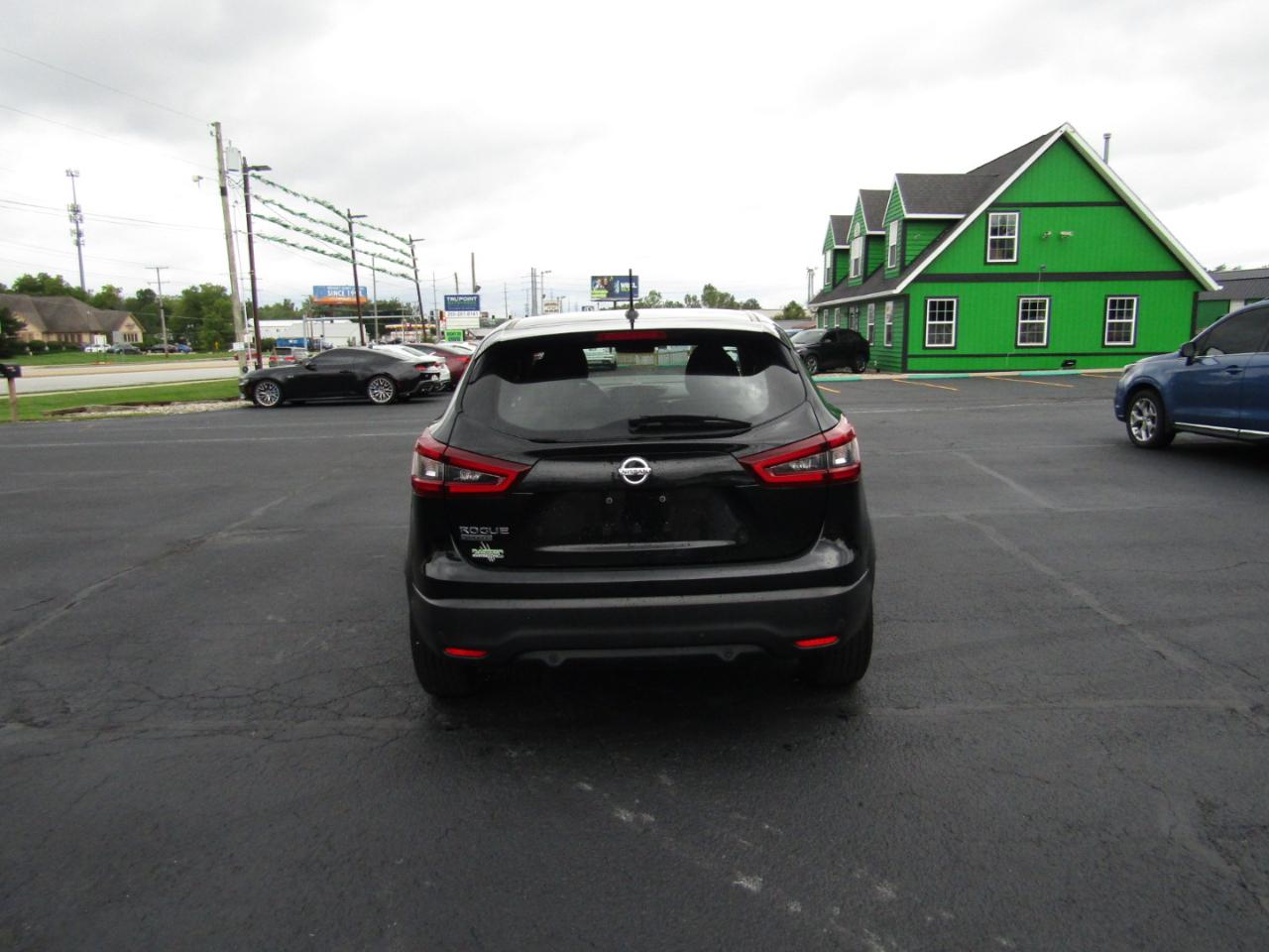 Nissan Rogue Sport S 2021