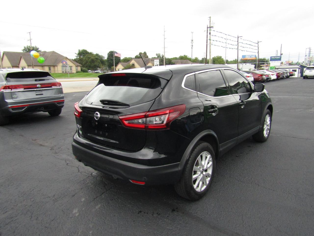 Nissan Rogue Sport S 2021