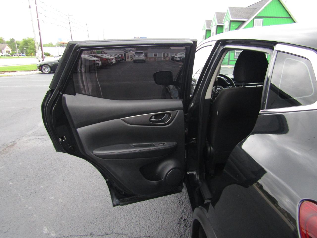 Nissan Rogue Sport S 2021