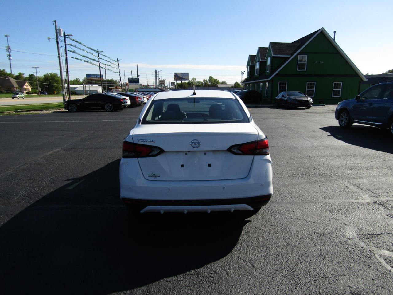 Nissan Versa S CVT 2020