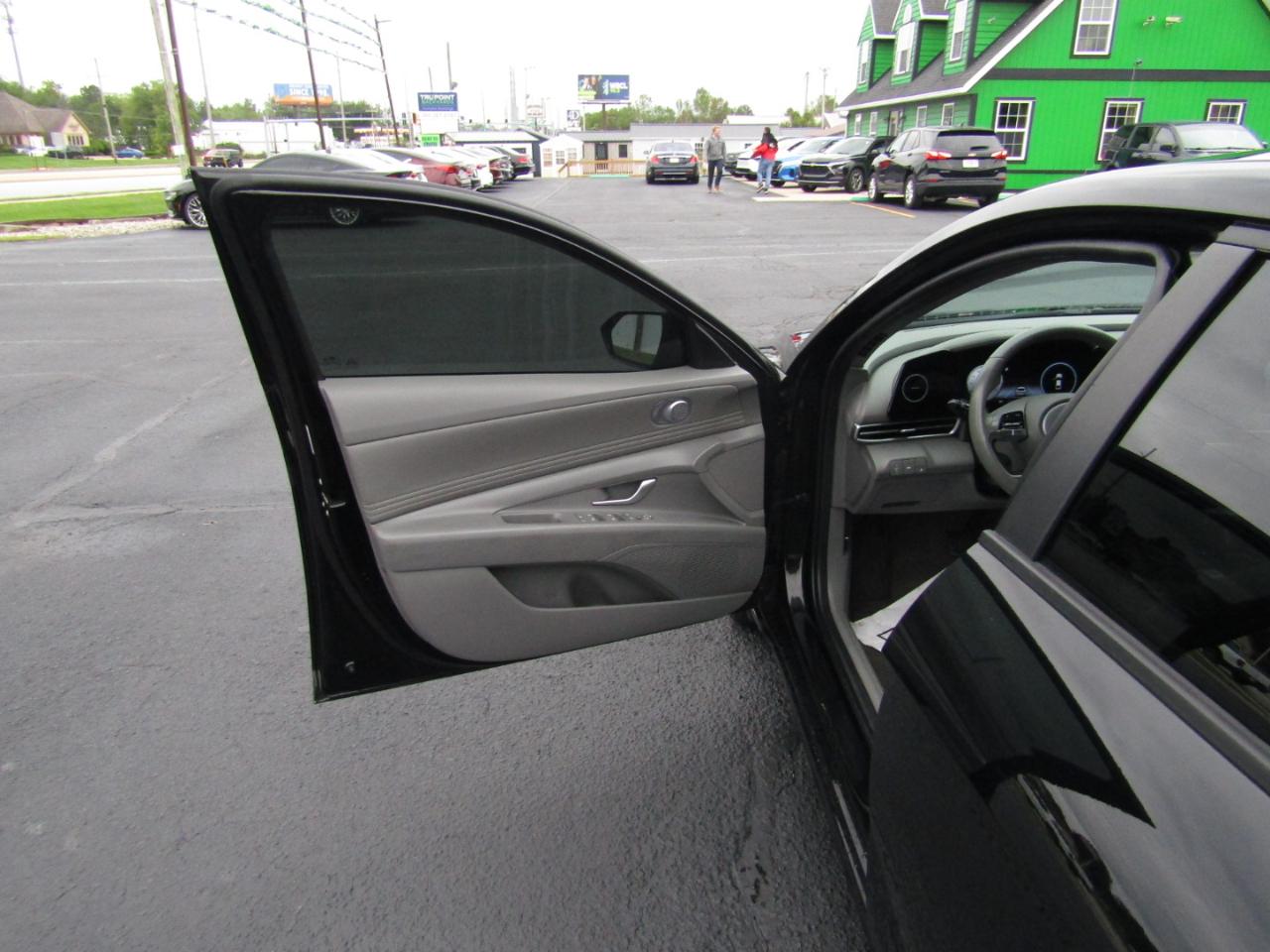 Hyundai Elantra SEL 2023