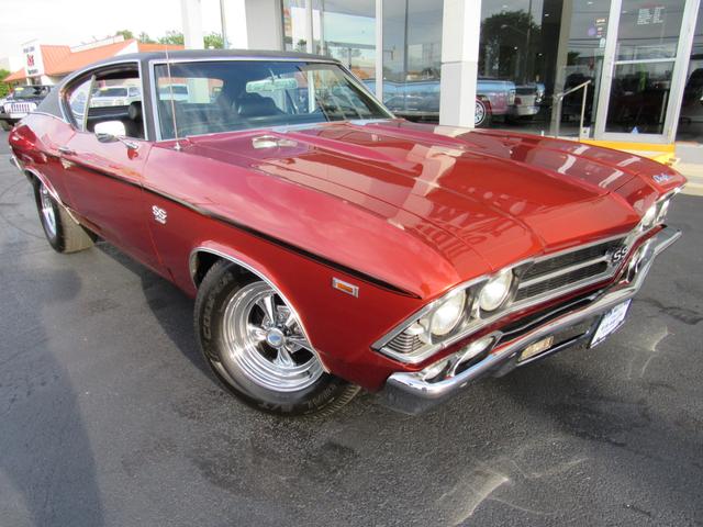 Orange 1969 Chevrolet Chevelle Coupe Manual