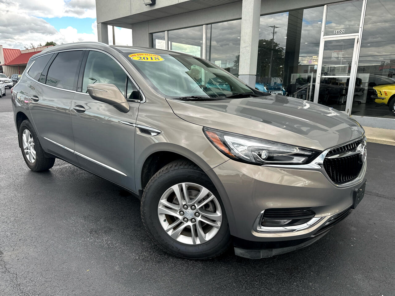 2018 Buick Enclave Essence photo 2