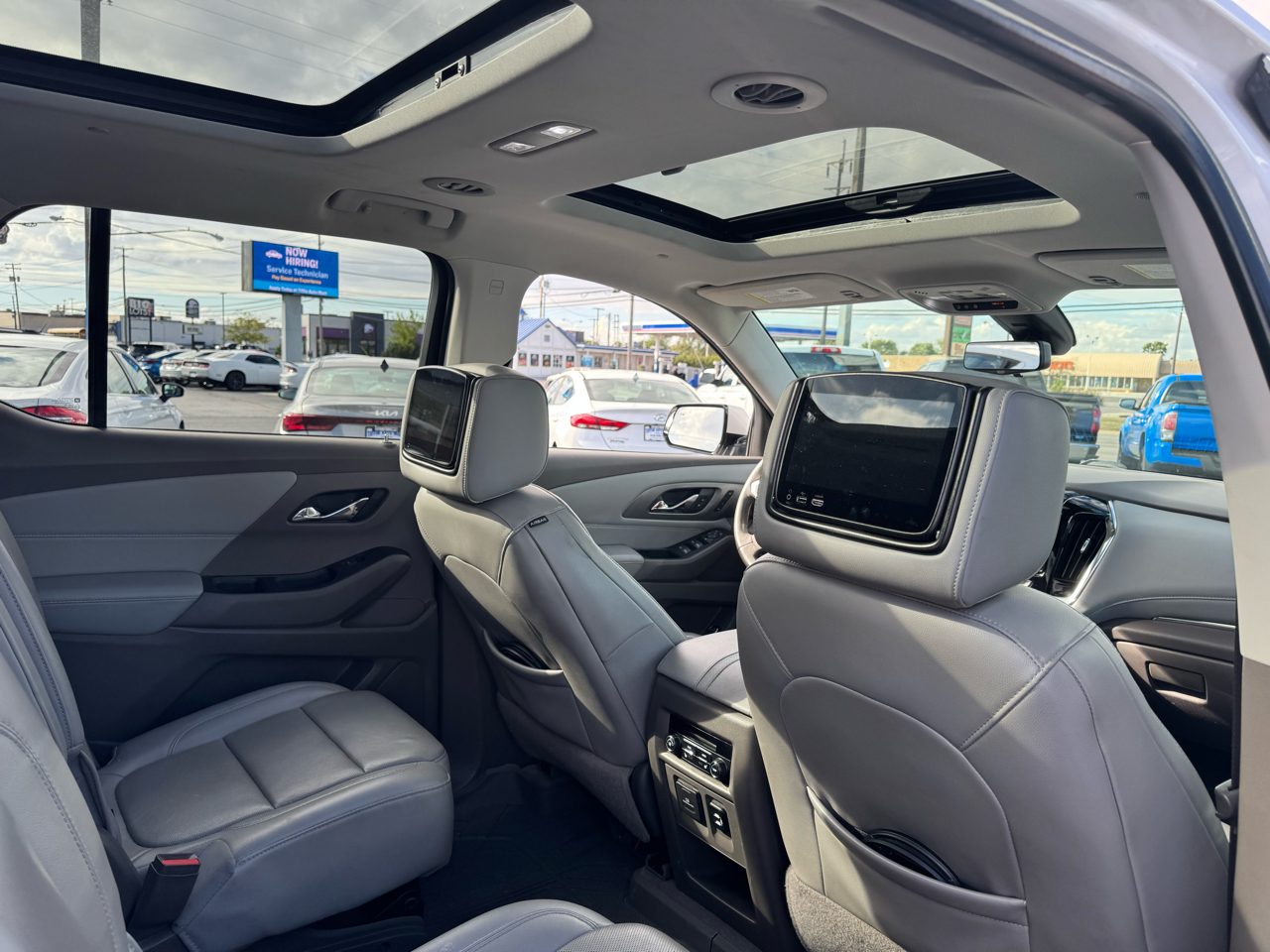 2018 Chevrolet Traverse Premier photo 10