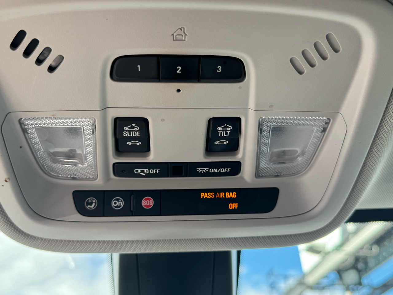 2018 Chevrolet Traverse Premier photo 28