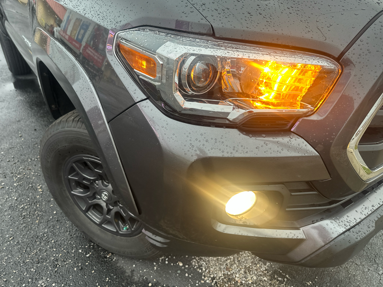 2017 Toyota Tacoma SR5 Double Cab V6 4x4 photo 3