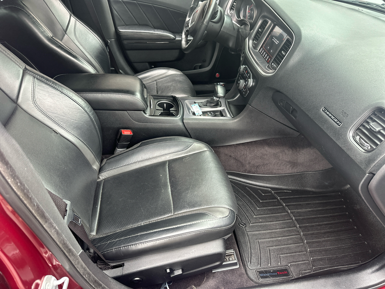 2017 Dodge Charger SXT photo 4