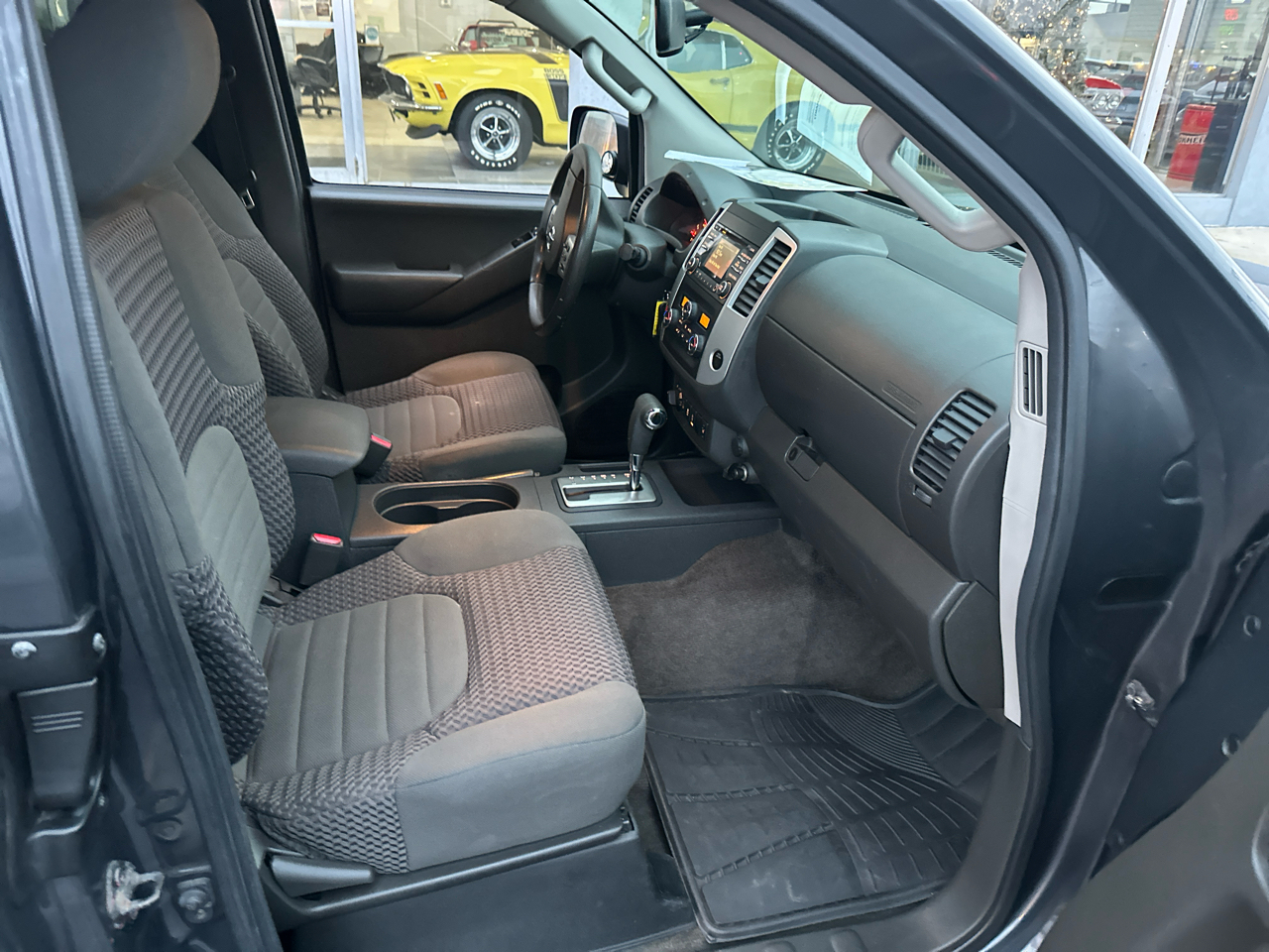 Nissan Frontier 4WD King Cab Auto SV 2014