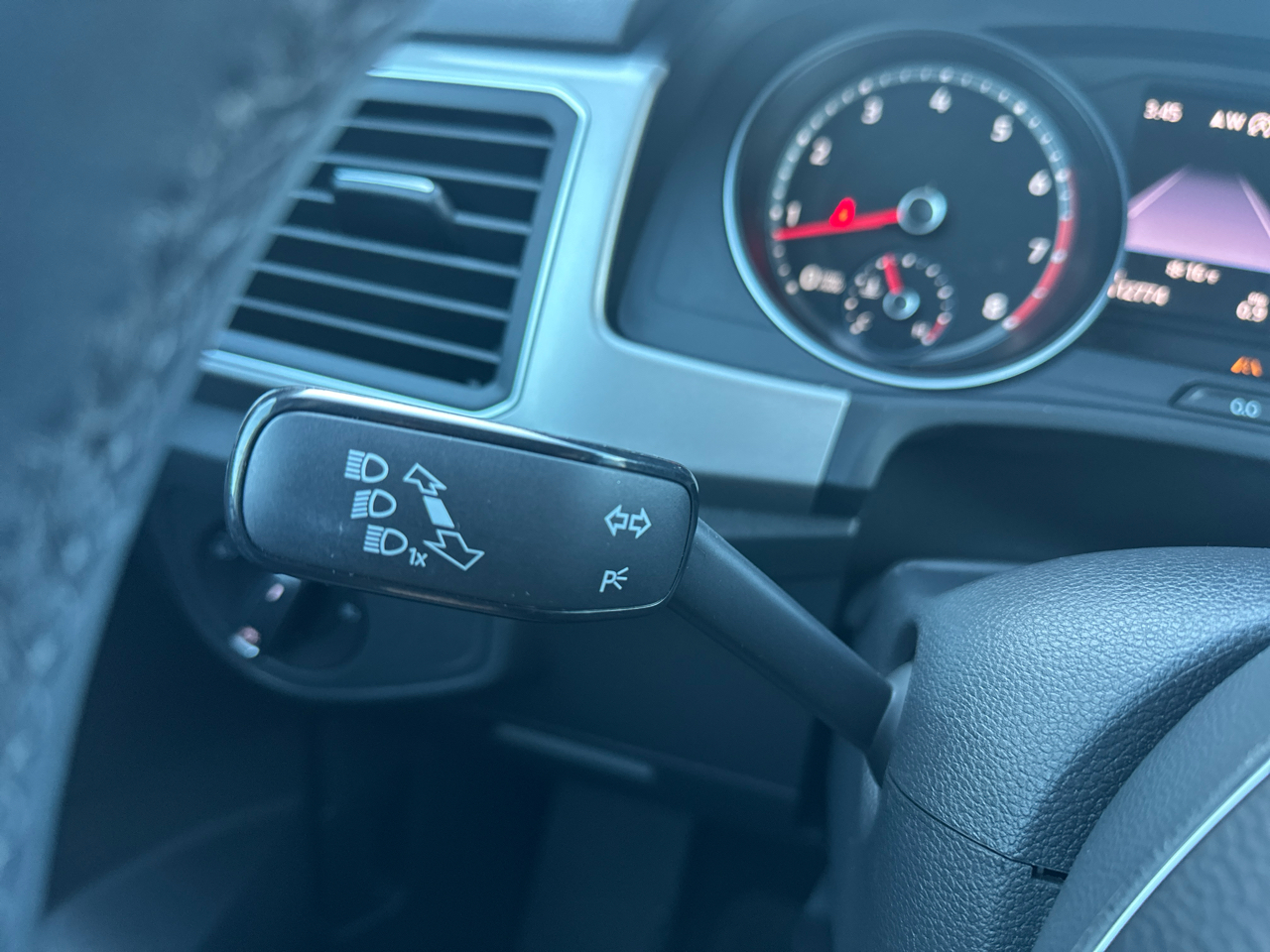 Volkswagen Atlas 3.6L V6 SE w/Technology R-Line 4MOTION 2019