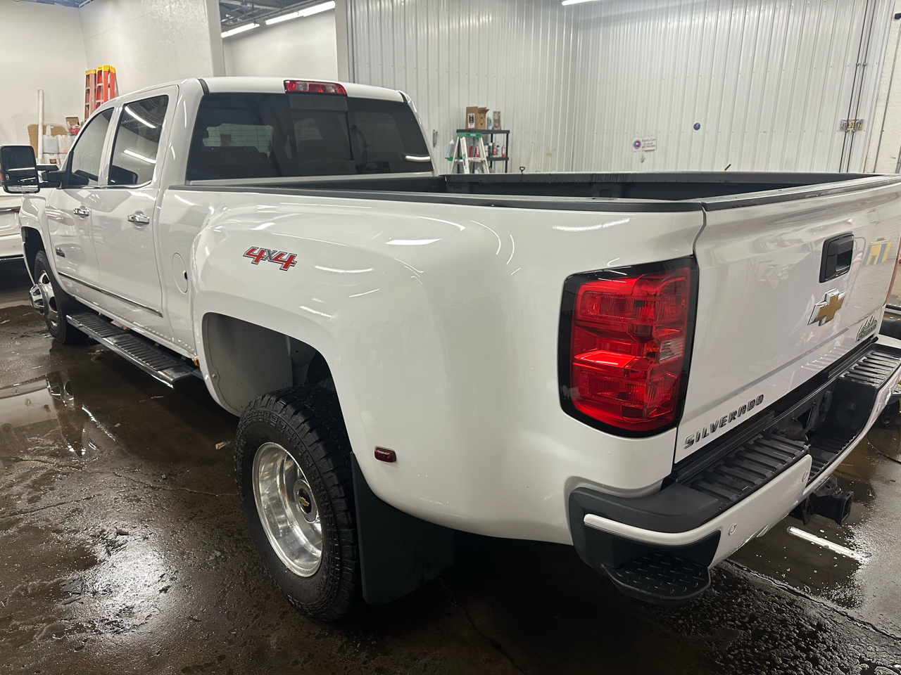 Chevrolet Silverado 3500HD Built After Aug 14  2015