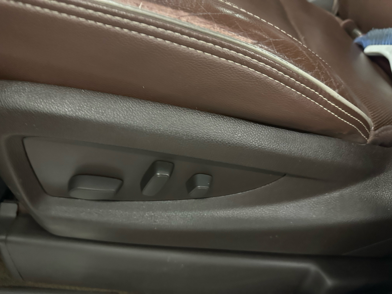 Chevrolet Silverado 3500HD Built After Aug 14  2015