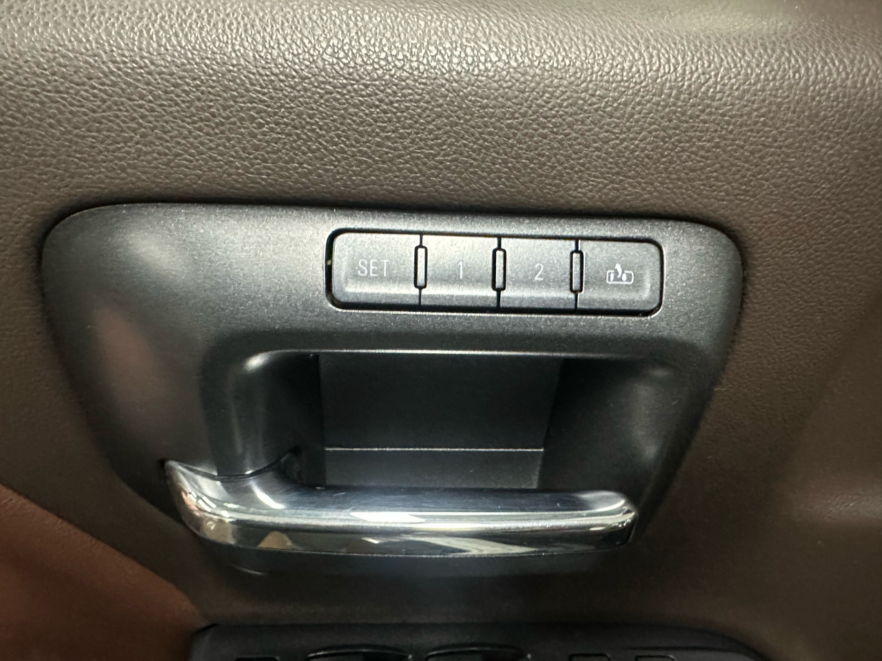 Chevrolet Silverado 3500HD Built After Aug 14  2015