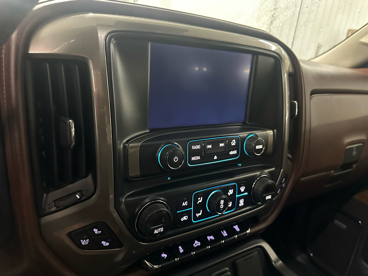 Chevrolet Silverado 3500HD Built After Aug 14  2015