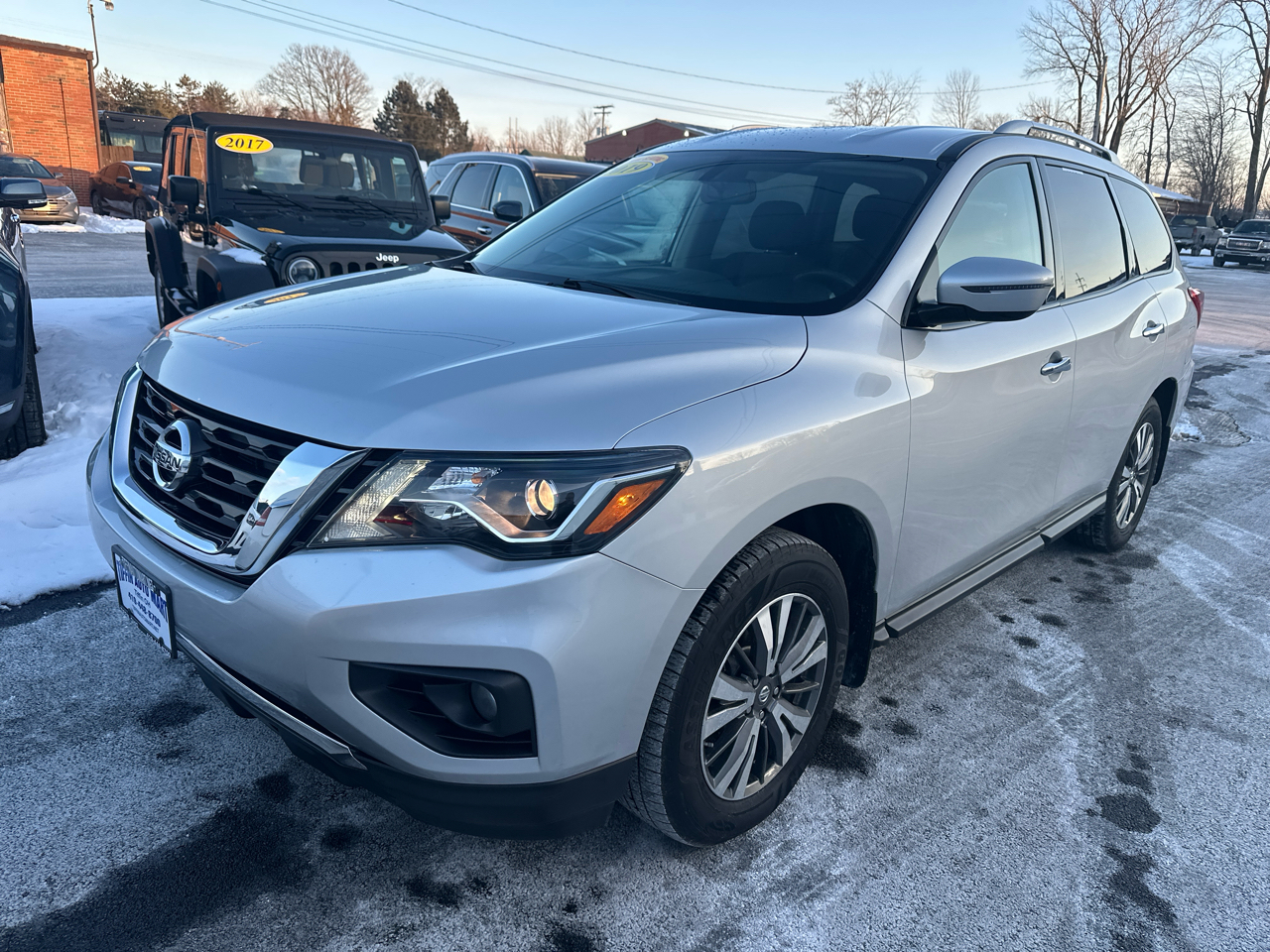 Nissan Pathfinder 4x4 SV 2017