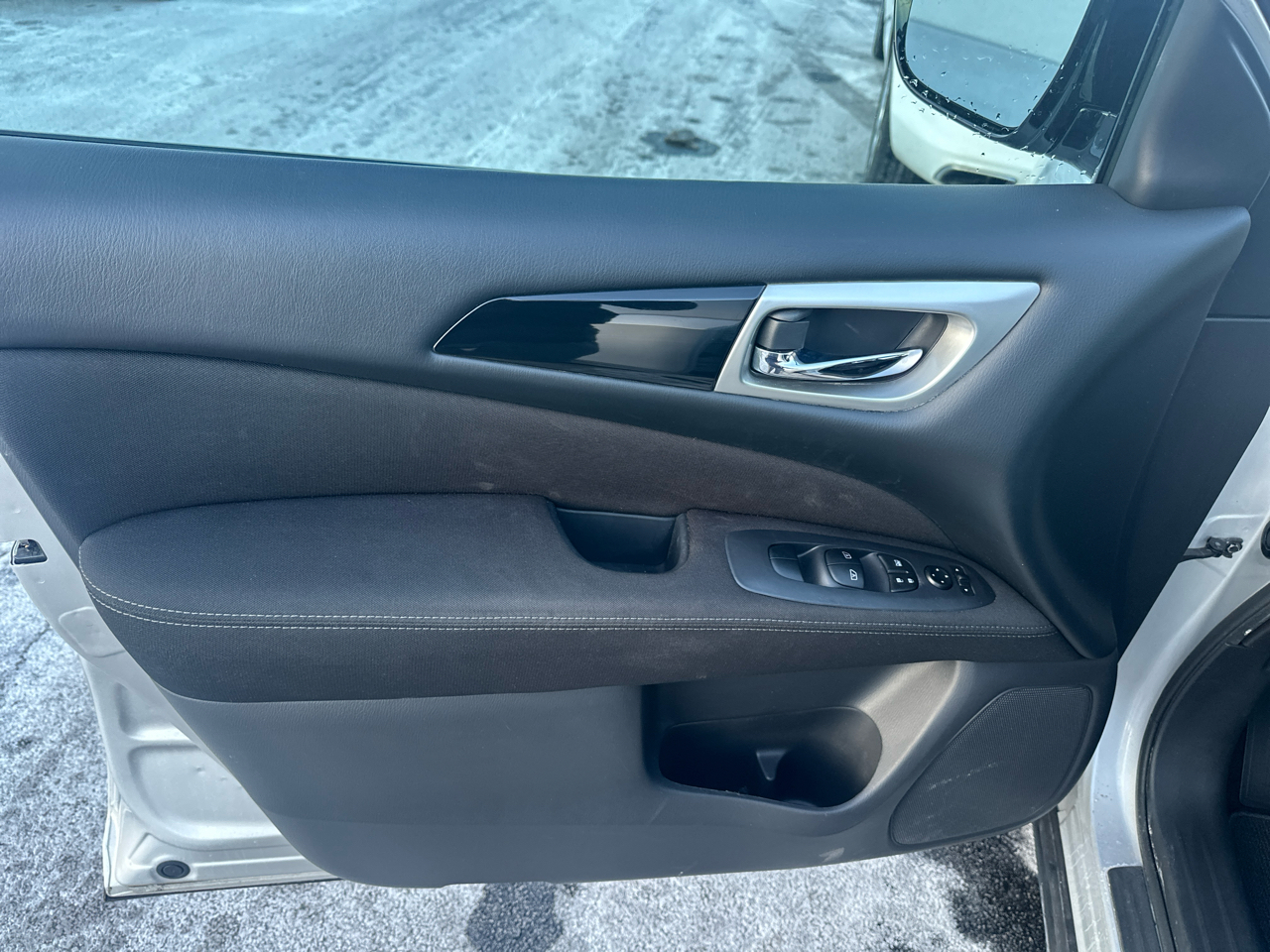 Nissan Pathfinder 4x4 SV 2017