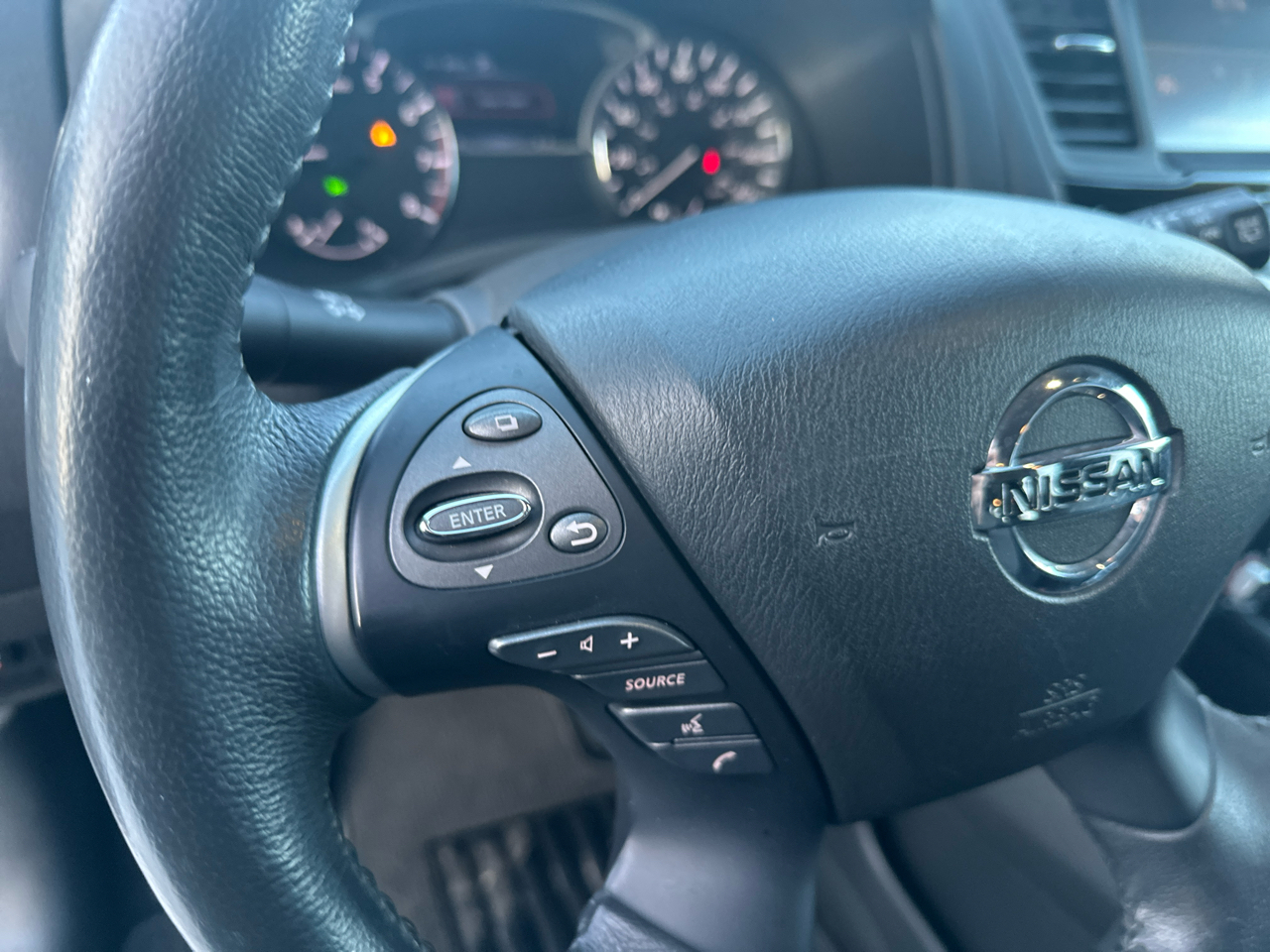 Nissan Pathfinder 4x4 SV 2017