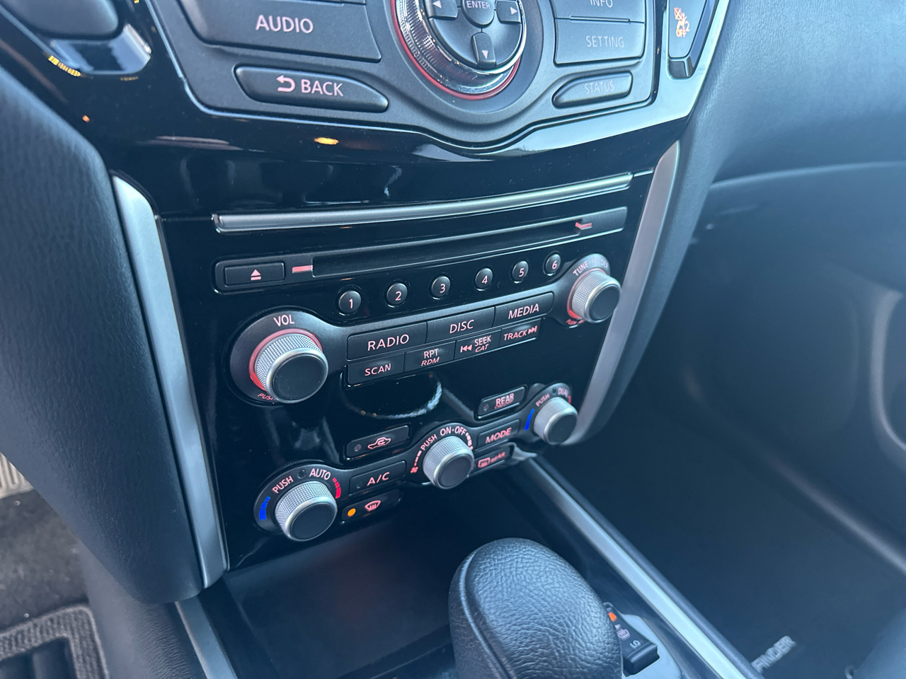 Nissan Pathfinder 4x4 SV 2017