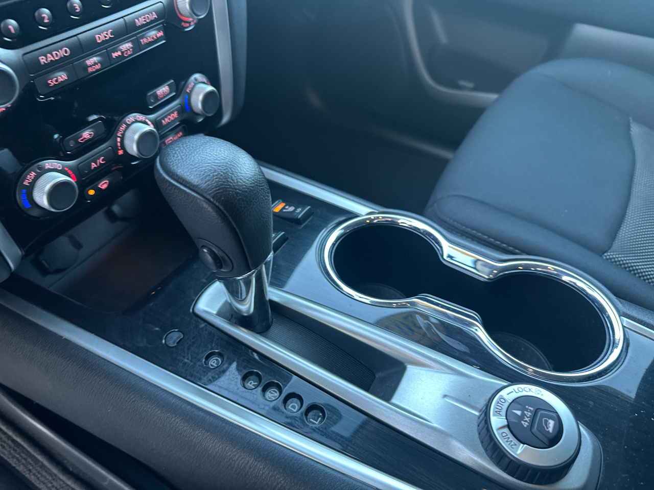 Nissan Pathfinder 4x4 SV 2017