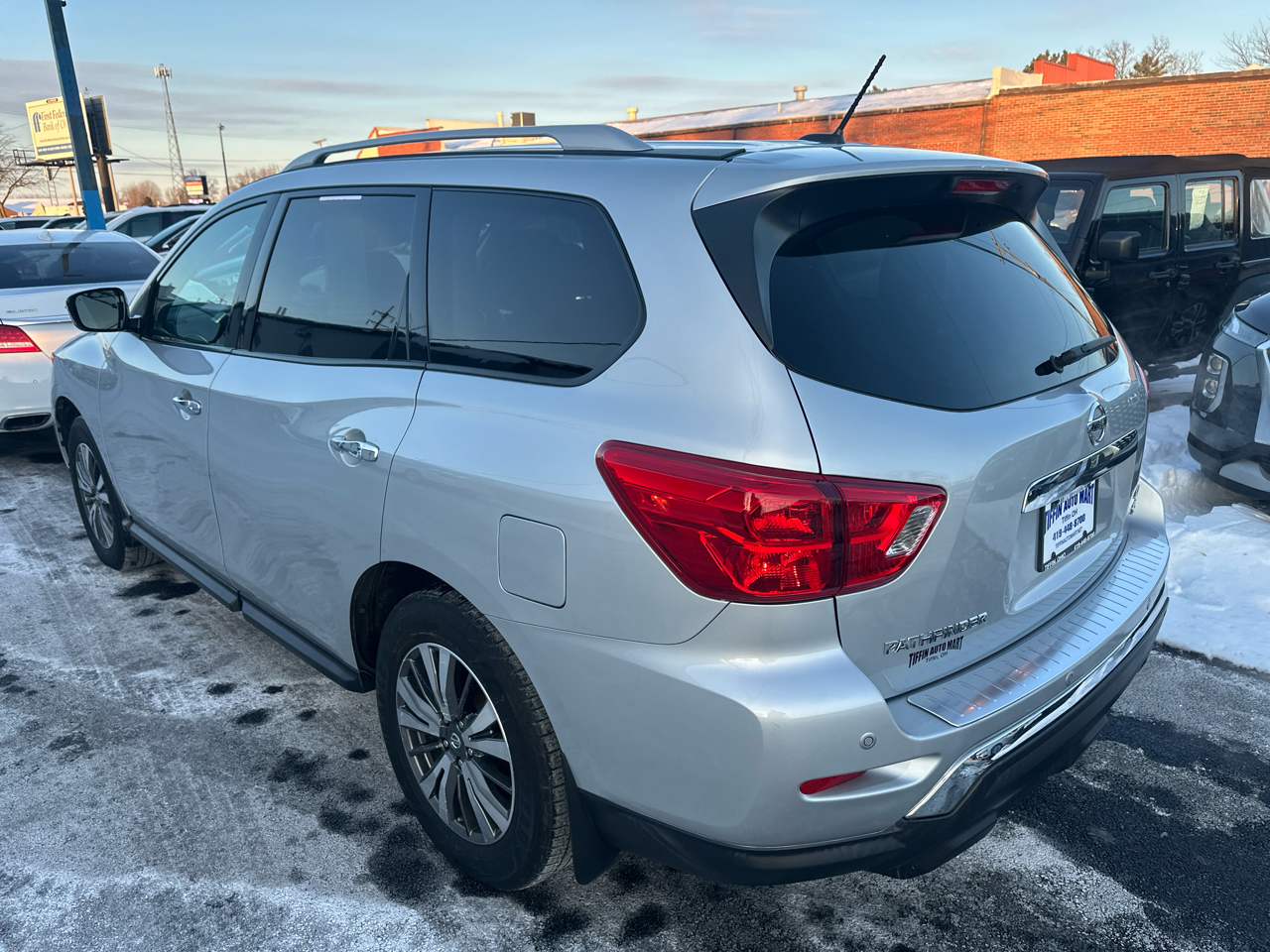 Nissan Pathfinder 4x4 SV 2017