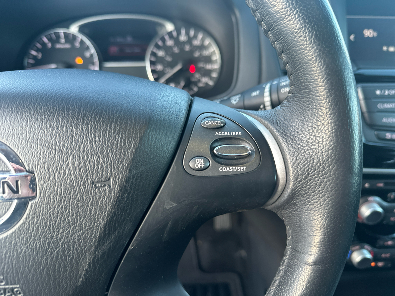 Nissan Pathfinder 4x4 SV 2017