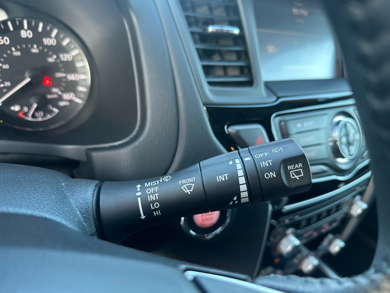 Nissan Pathfinder 4x4 SV 2017