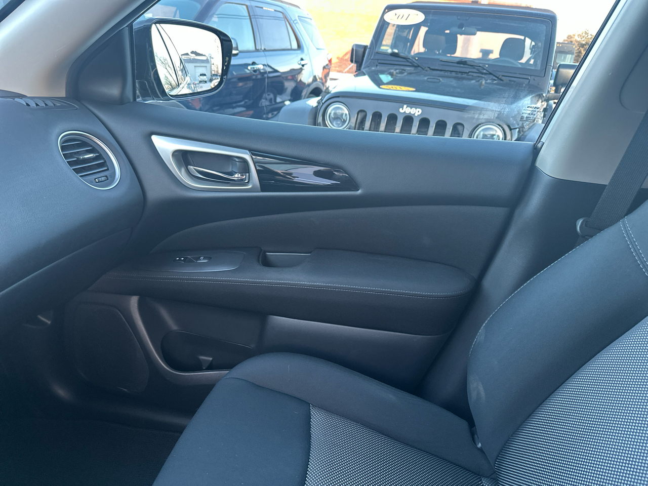 Nissan Pathfinder 4x4 SV 2017