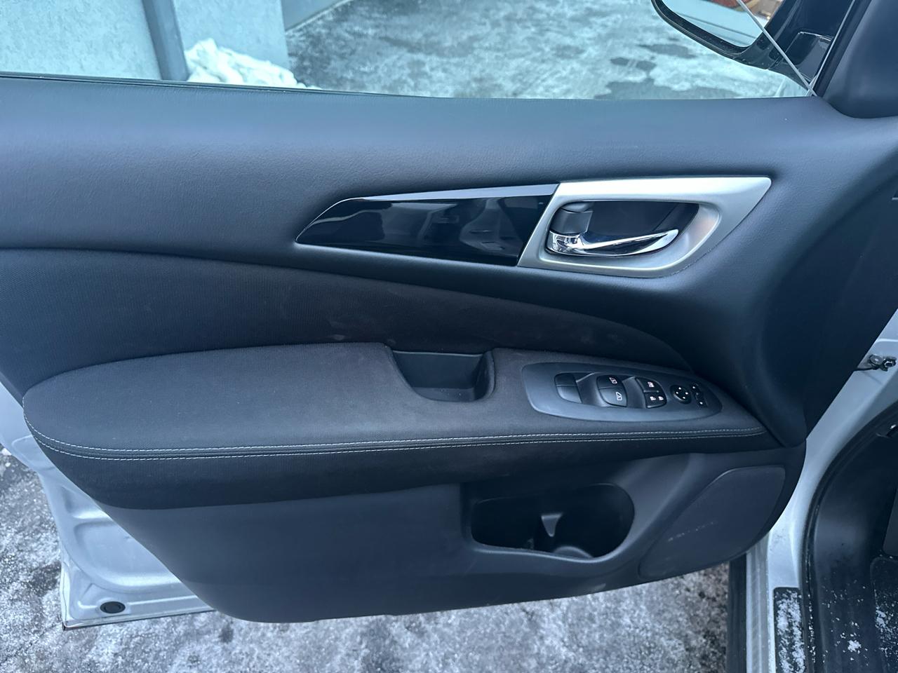 Nissan Pathfinder  2017