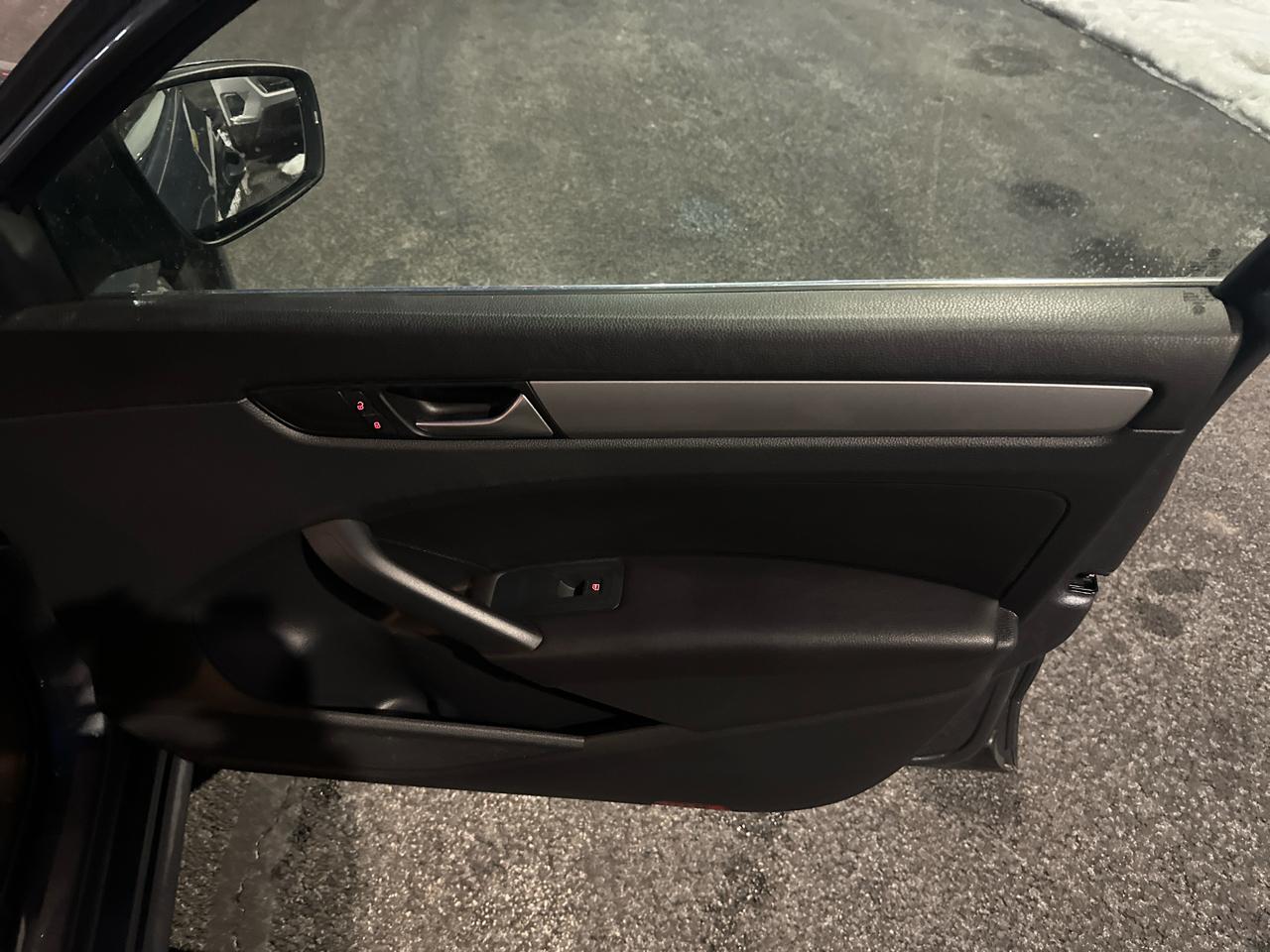 Volkswagen Passat 4dr Sdn 1.8T Auto S PZEV 2015