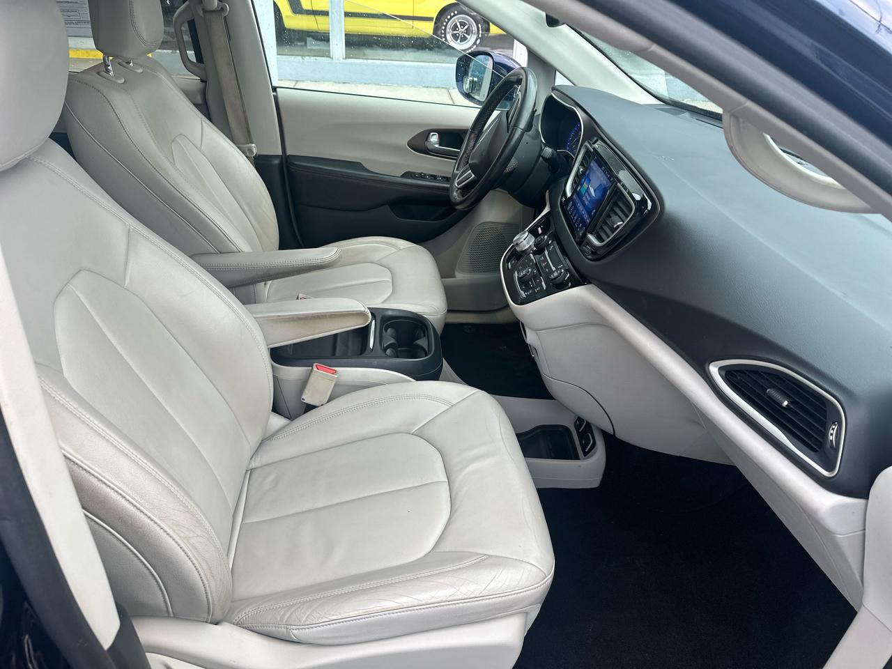 Chrysler Pacifica Touring-L FWD 2017