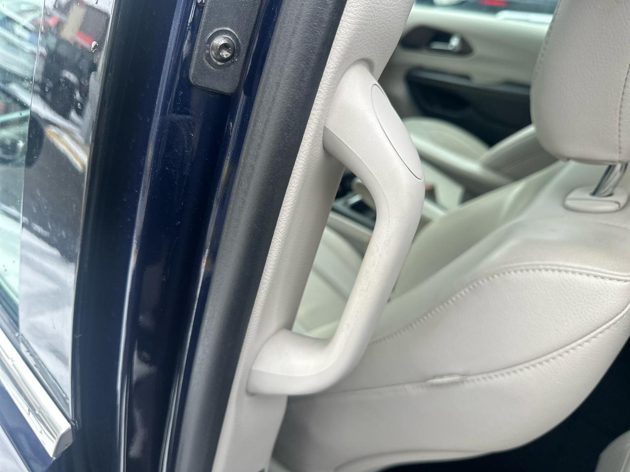 Chrysler Pacifica Touring-L FWD 2017