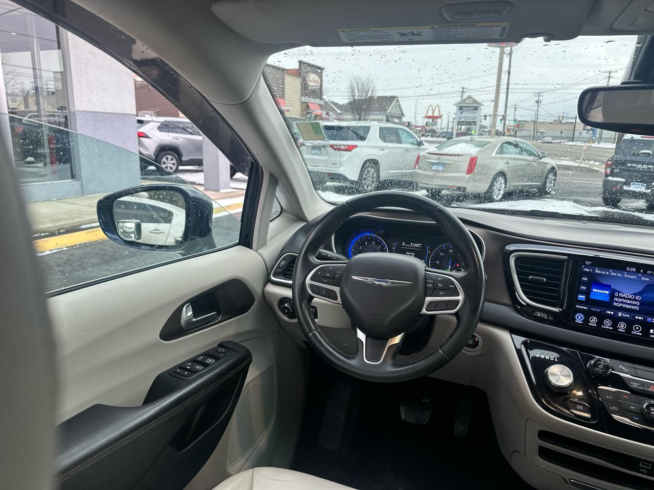 Chrysler Pacifica Touring-L FWD 2017