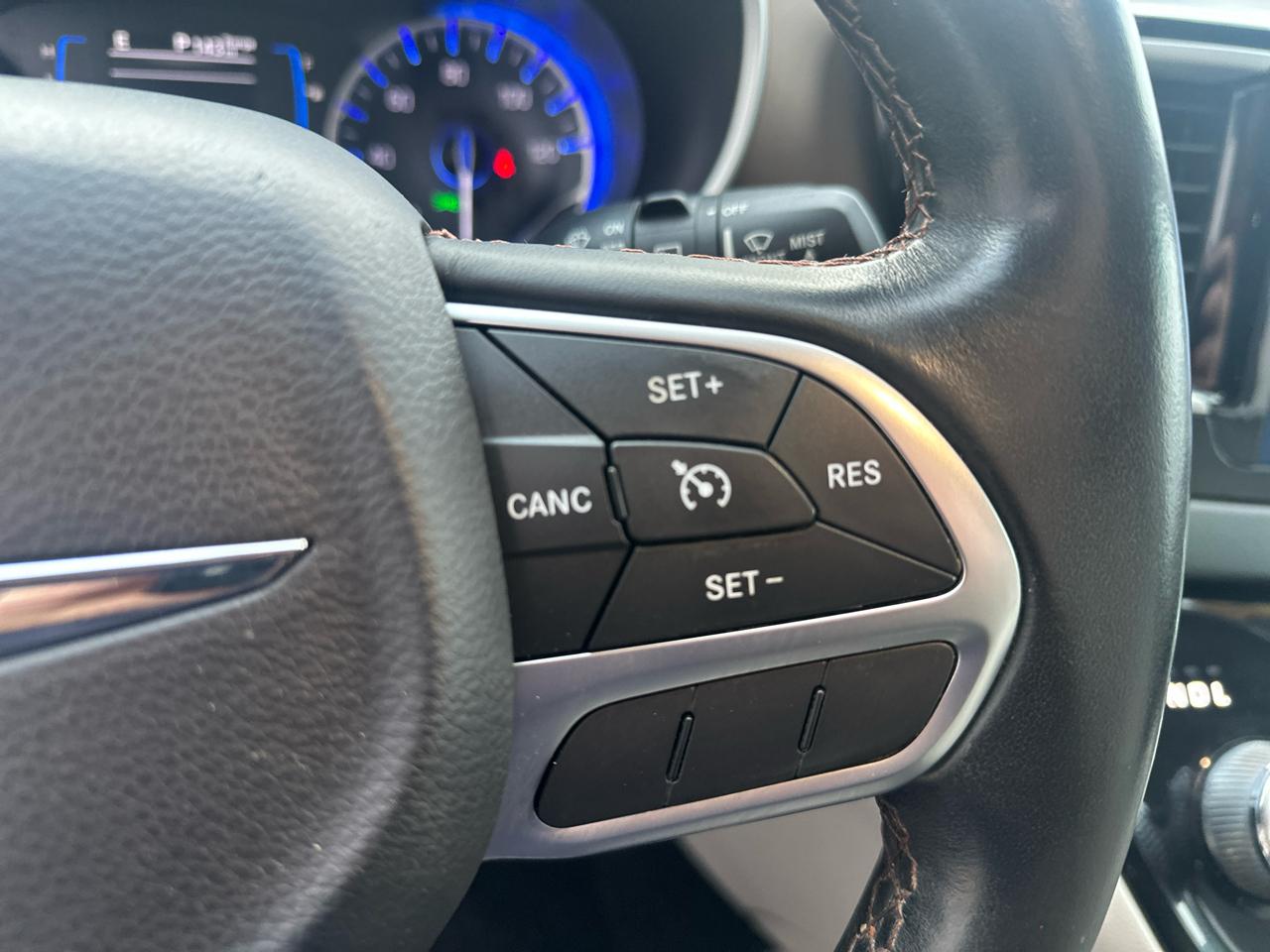 Chrysler Pacifica Touring-L FWD 2017