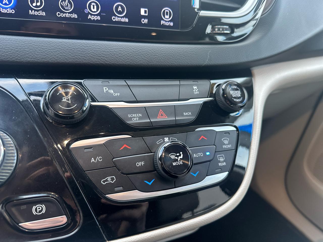 Chrysler Pacifica Touring-L FWD 2017