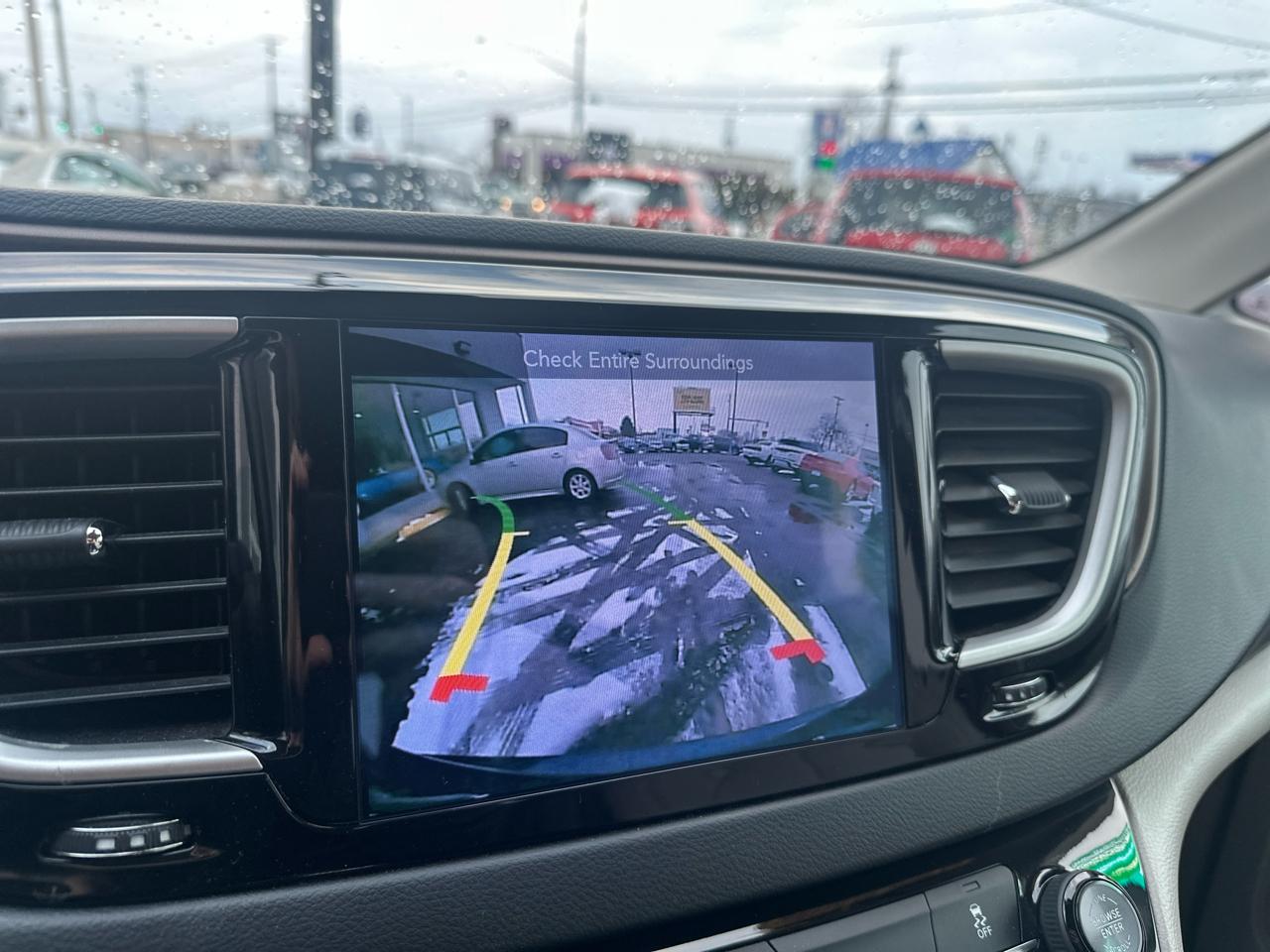 Chrysler Pacifica Touring-L FWD 2017