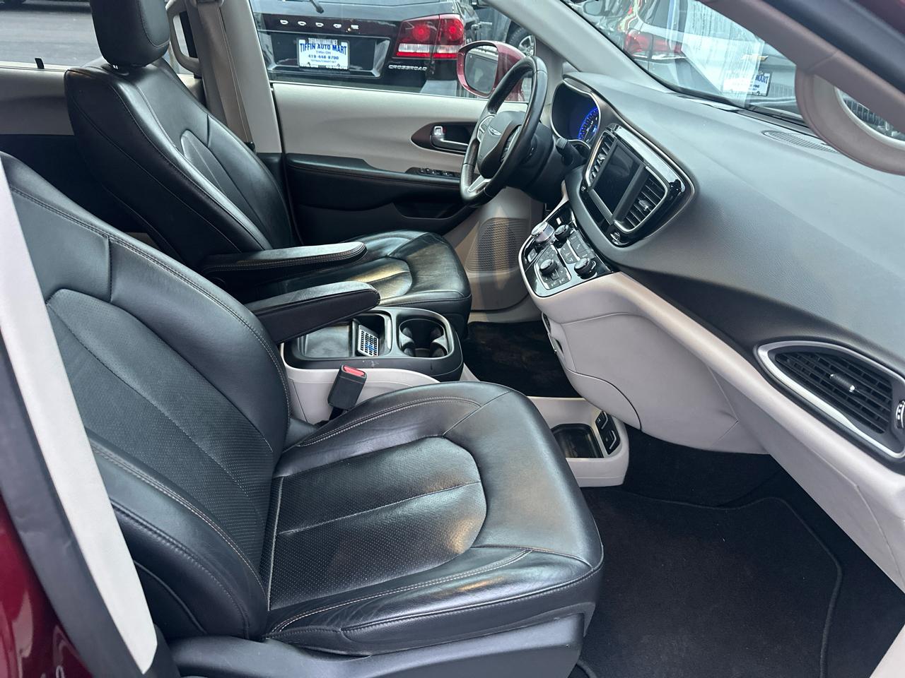 Chrysler Pacifica Touring L FWD 2018