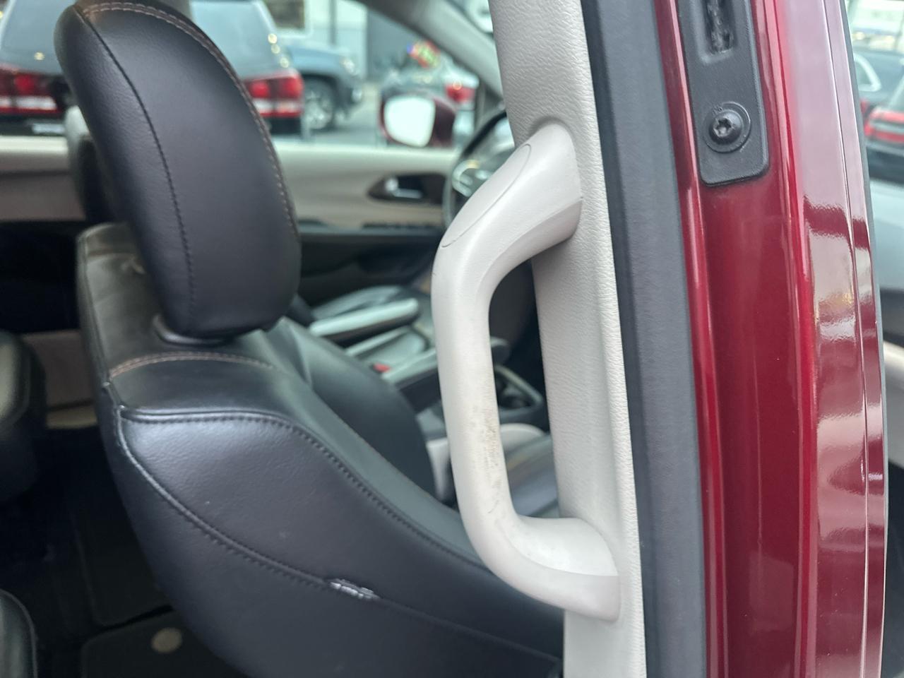 Chrysler Pacifica Touring L FWD 2018