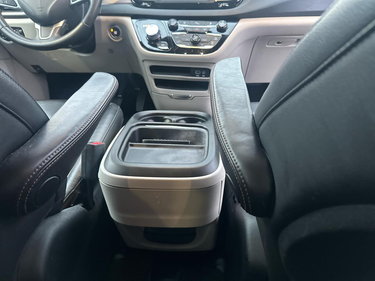 Chrysler Pacifica Touring L FWD 2018