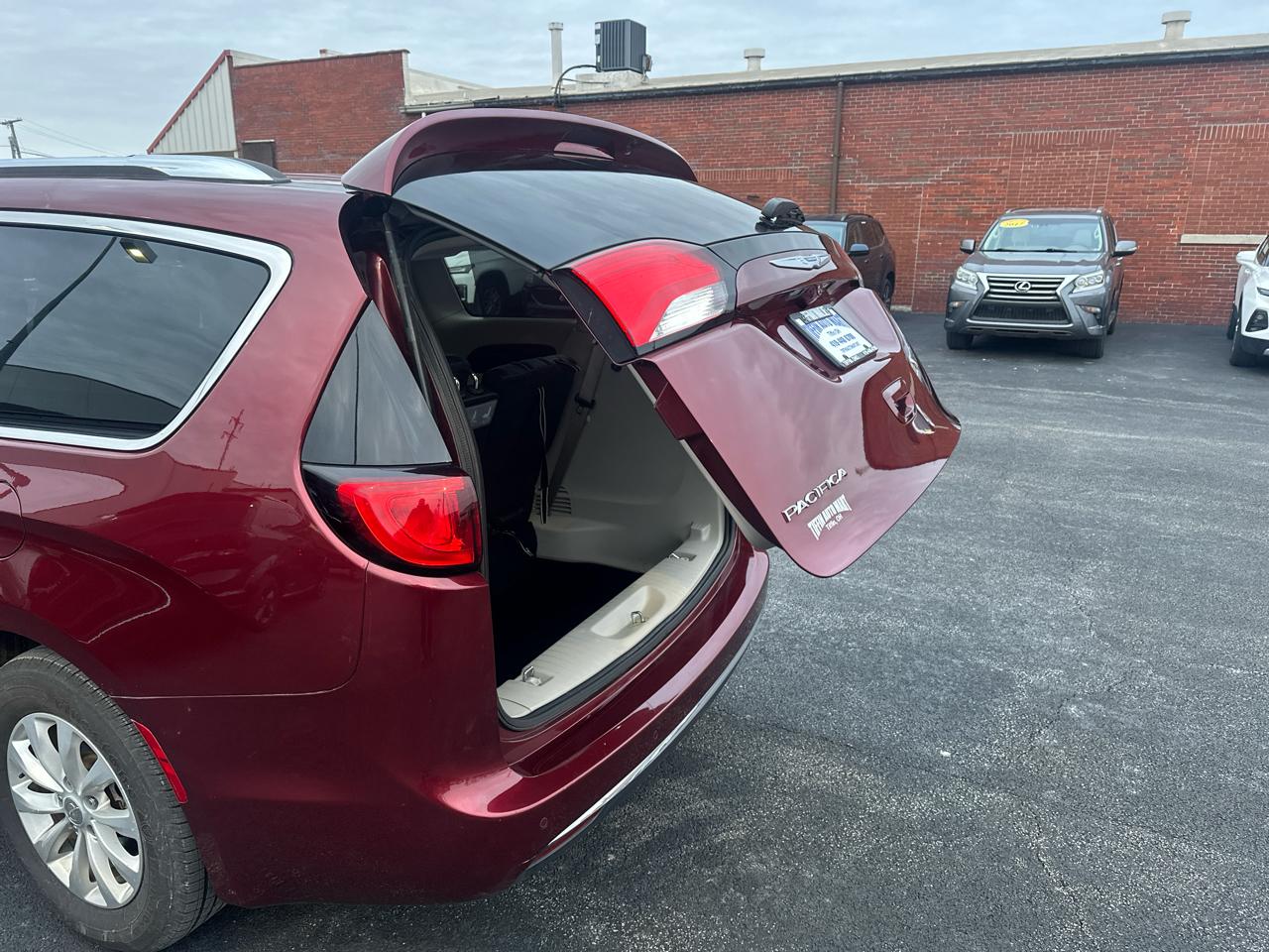 Chrysler Pacifica Touring L FWD 2018