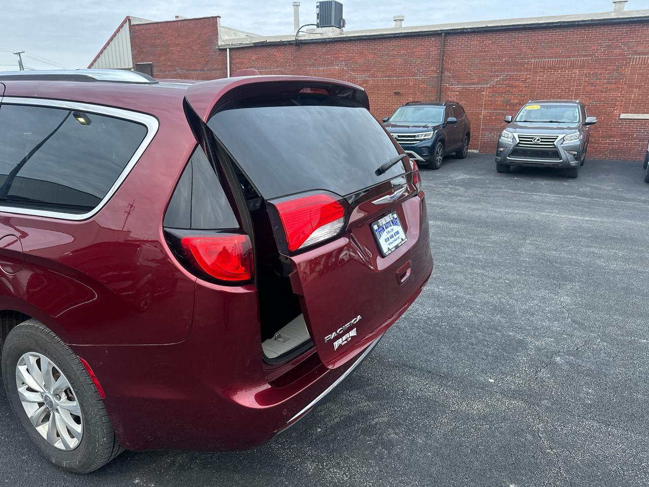 Chrysler Pacifica Touring L FWD 2018