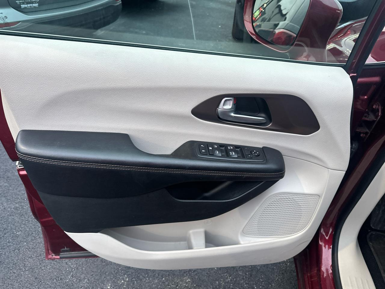 Chrysler Pacifica Touring L FWD 2018