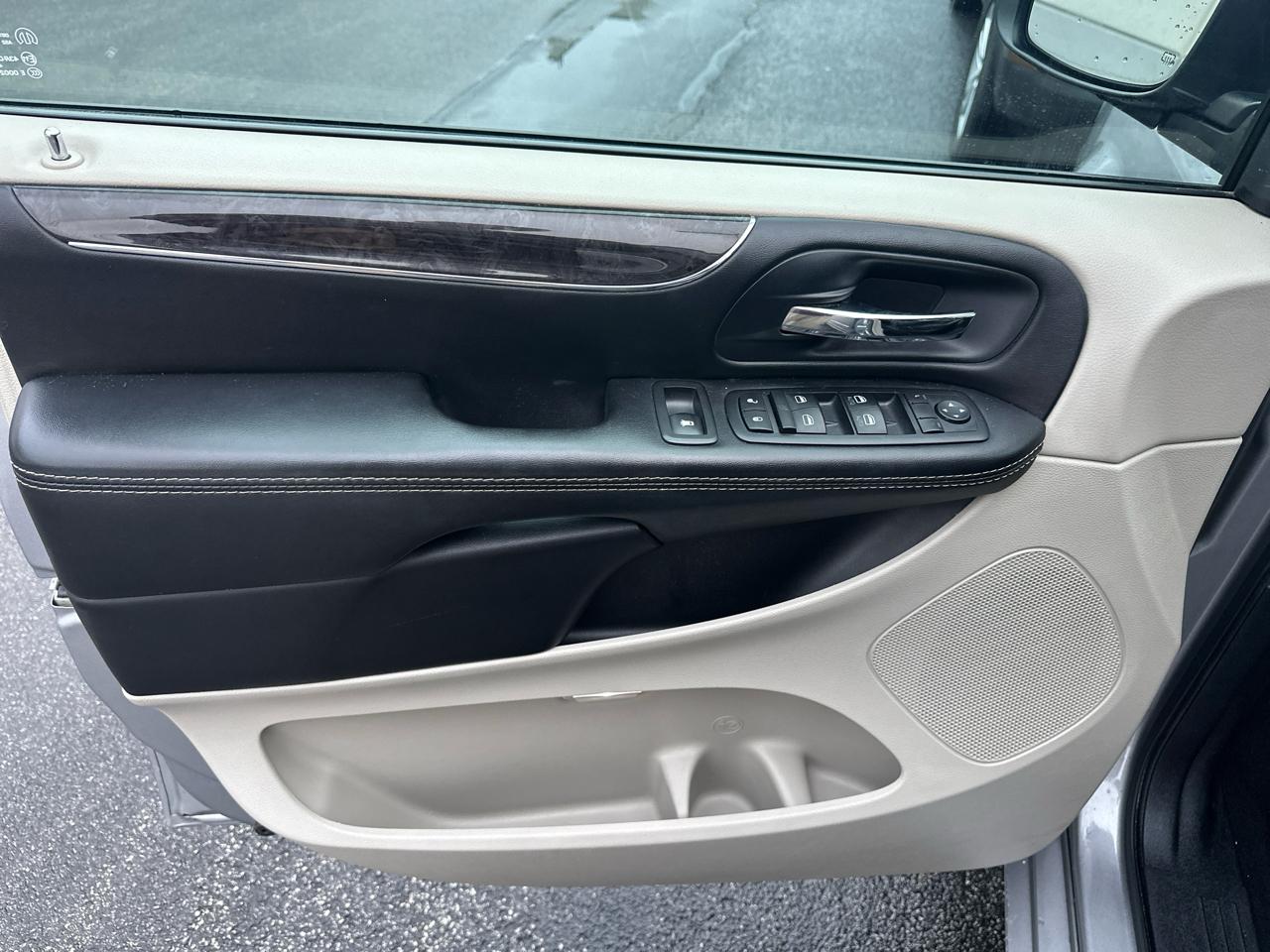 Chrysler Town & Country 4dr Wgn Touring 2014