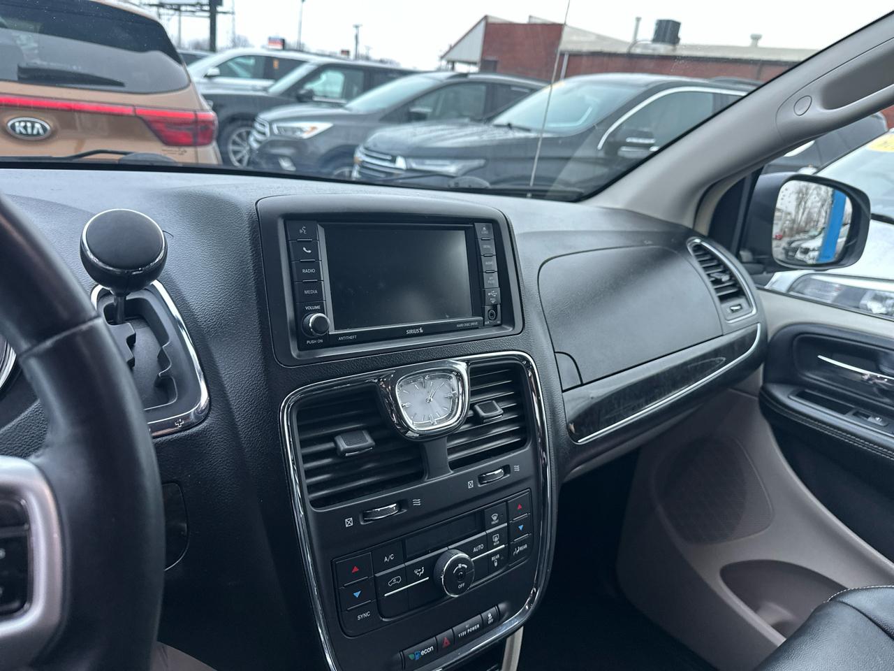 Chrysler Town & Country 4dr Wgn Touring 2014