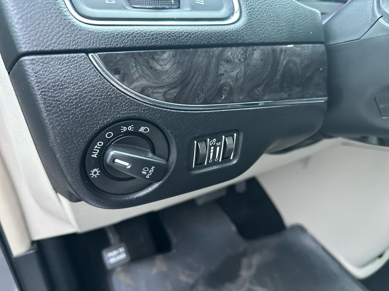 Chrysler Town & Country 4dr Wgn Touring 2014